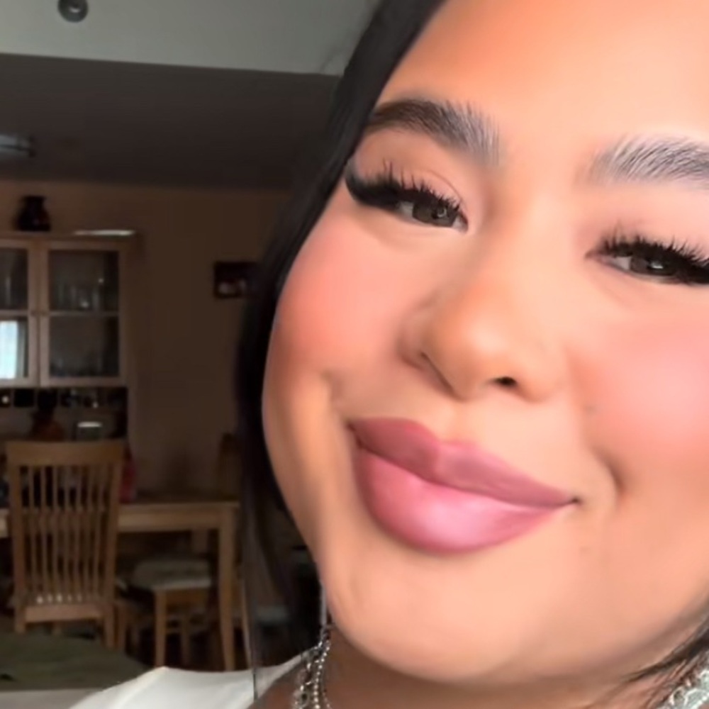 βοΈ SOAR a MAC LIP PENCIL. RETAIL $25. **NEW IN THE BOX. - Picture 10 of 14
